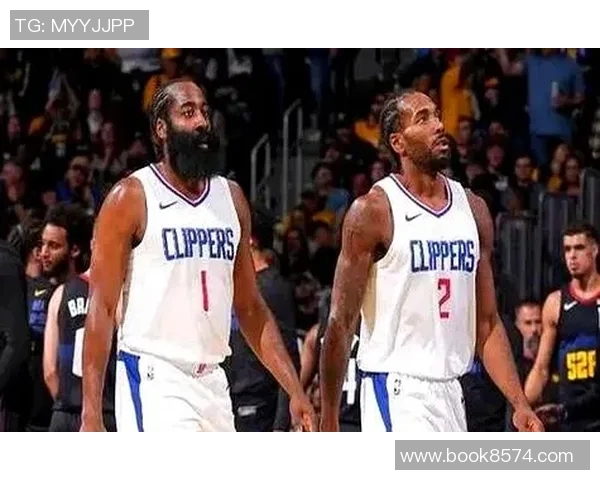 伟来快船与湖人激战正酣NBA赛季焦点对决引发球迷热议