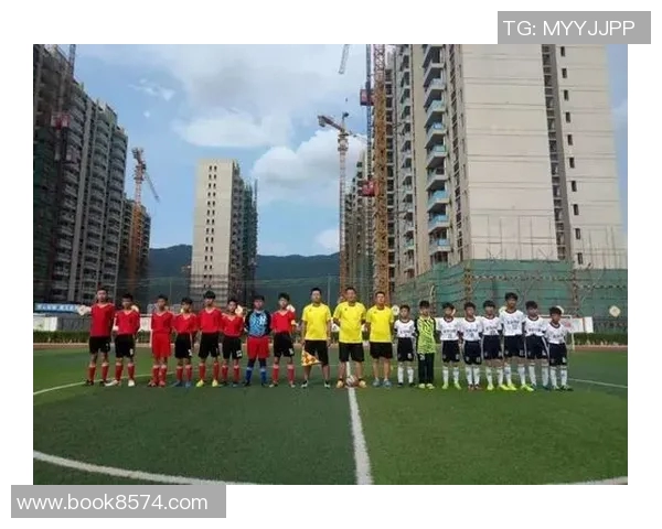 佩特勒洛与天主大学的激烈对决揭示足球战术与团队精神的完美结合