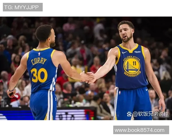 克莱汤普森的篮球传奇之路与勇士队的辉煌时刻 克莱汤普森的篮球传奇之路与勇士队的辉煌时刻