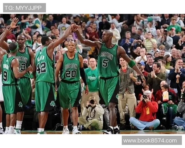 快船与凯尔特人激战正酣赛季关键对决引发球迷热议