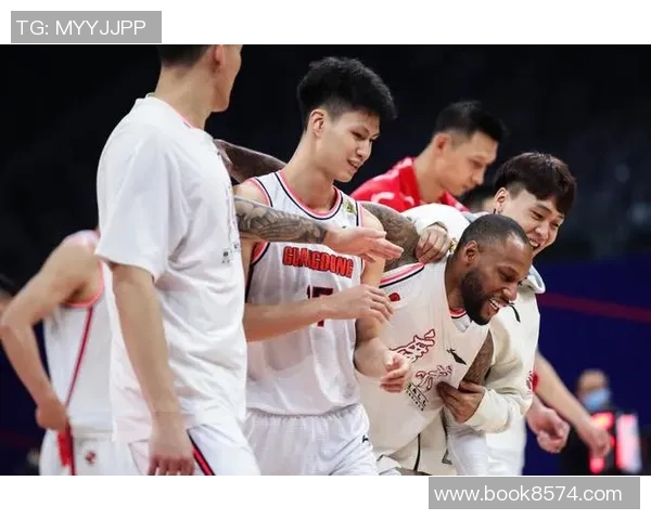 火箭队与骑士队激战正酣广东体育为您带来精彩赛事直播与分析