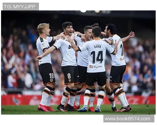 贺芬咸与汉堡的激烈对决揭示德甲争冠新态势 贺芬咸与汉堡的激烈对决揭示德甲争冠新态势