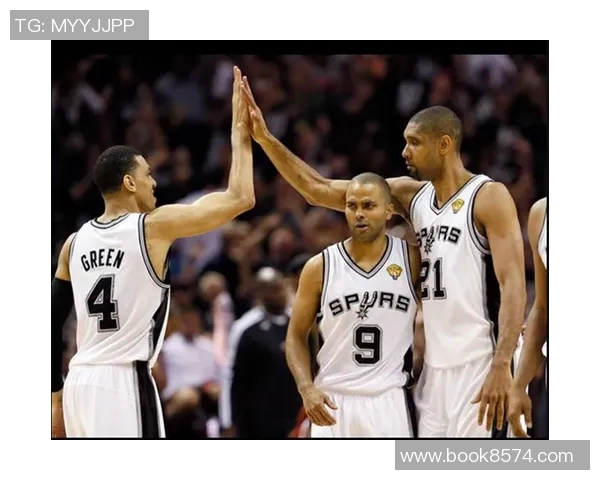 霍华德领衔对决灰熊队展现篮球巨星的风采与激情